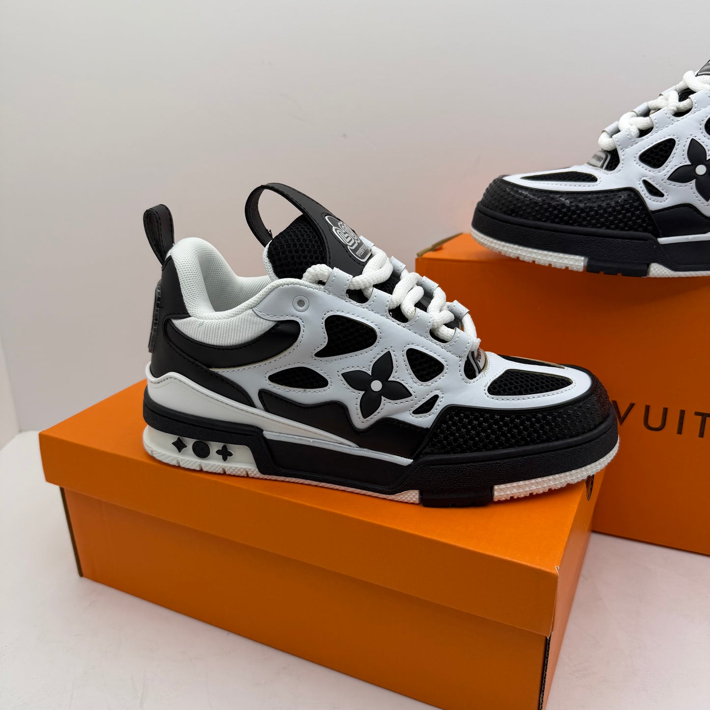 LV SKATE BLACK WHITE