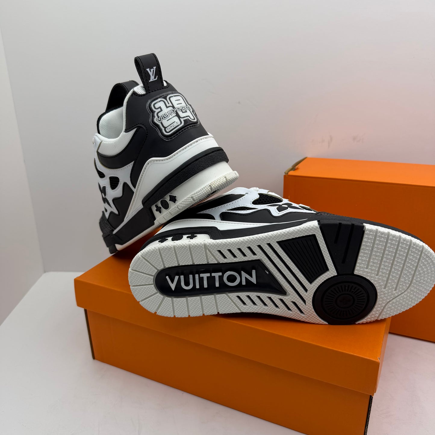 LV SKATE BLACK WHITE