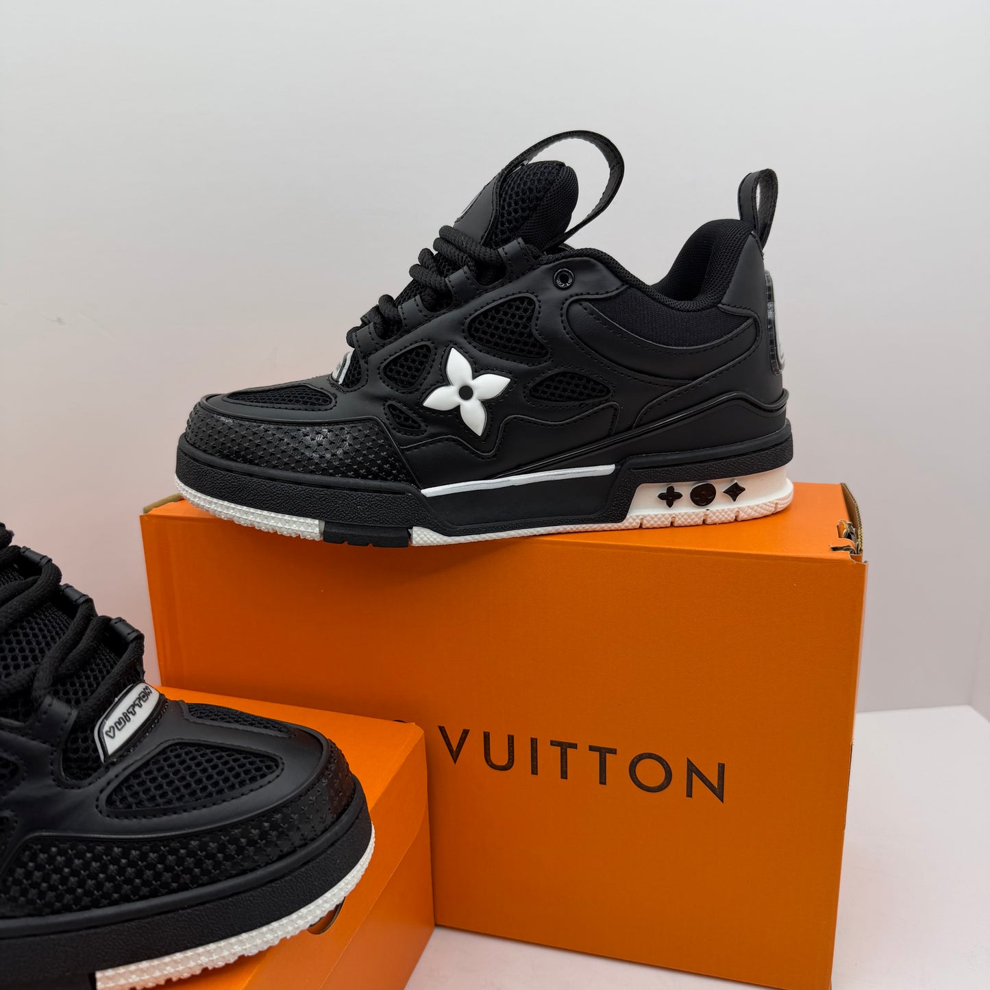LV SKATE BLACK