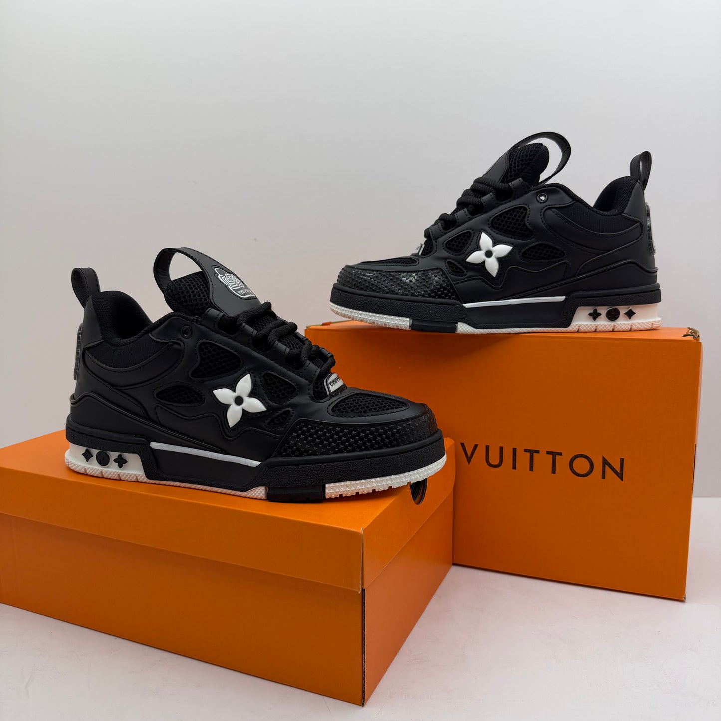 LV SKATE BLACK