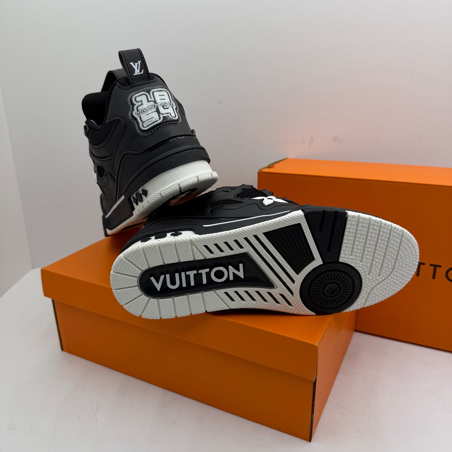 LV SKATE BLACK