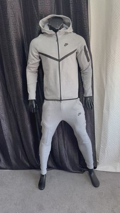 CHÁNDAL NIKE TECH GREY 2025