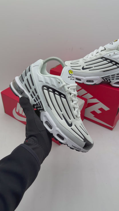 NIKE TUNED BLACK/WHITE