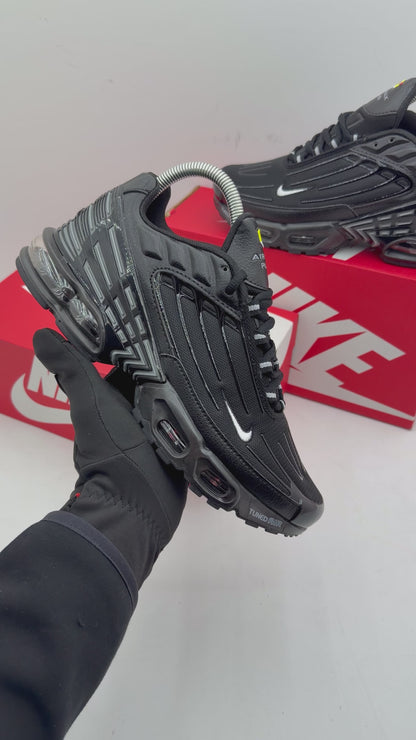 NIKE TUNED BLACK